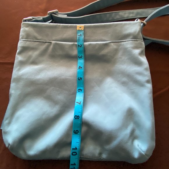 VERA BRADLEY OVER SHOULDER LITE BLUE - Picture 5 of 5